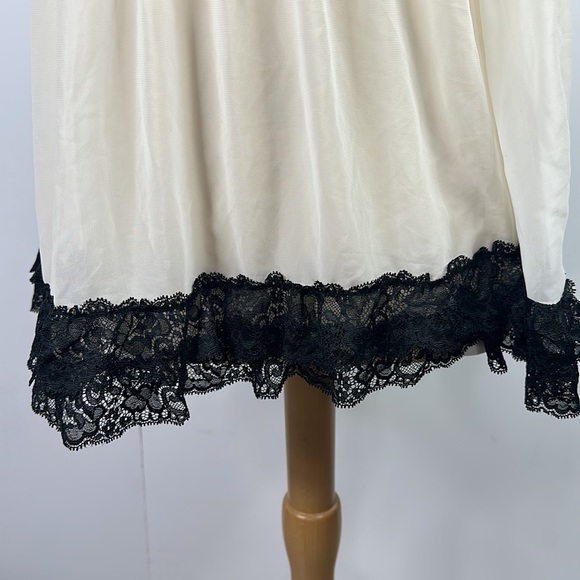 Victoria's Secret Loose Fit Lace Lingerie Top Womens Size M White & Black - Picture 3 of 6